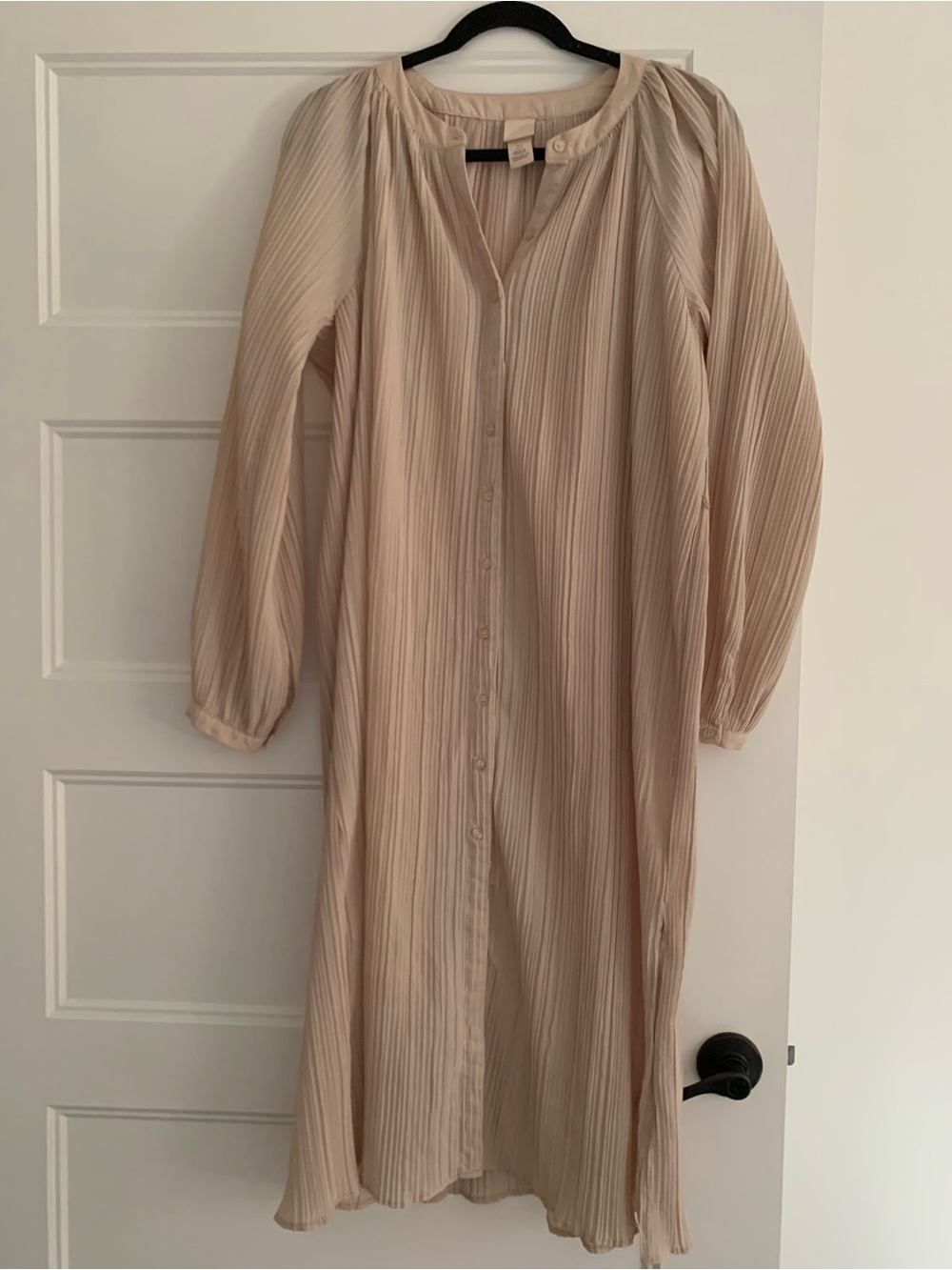 H&M Long-Sleeve Pleated Wrinkle Button-Front Dress in Light Cream Size 6 Medium - Picture 1 of 5